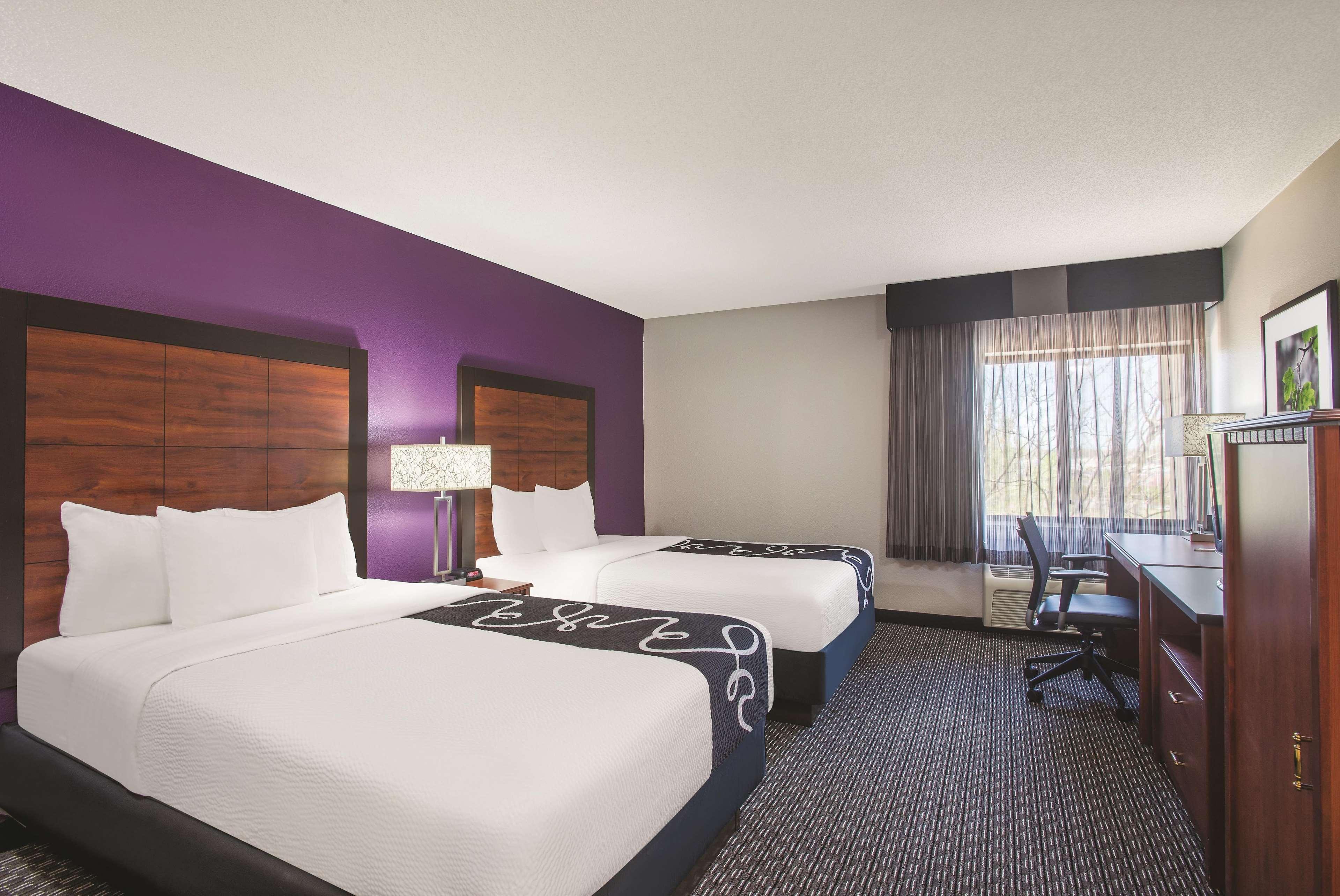 La Quinta Inn & Suites By Wyndham University Area Chapel Hill Durham Exterior photo