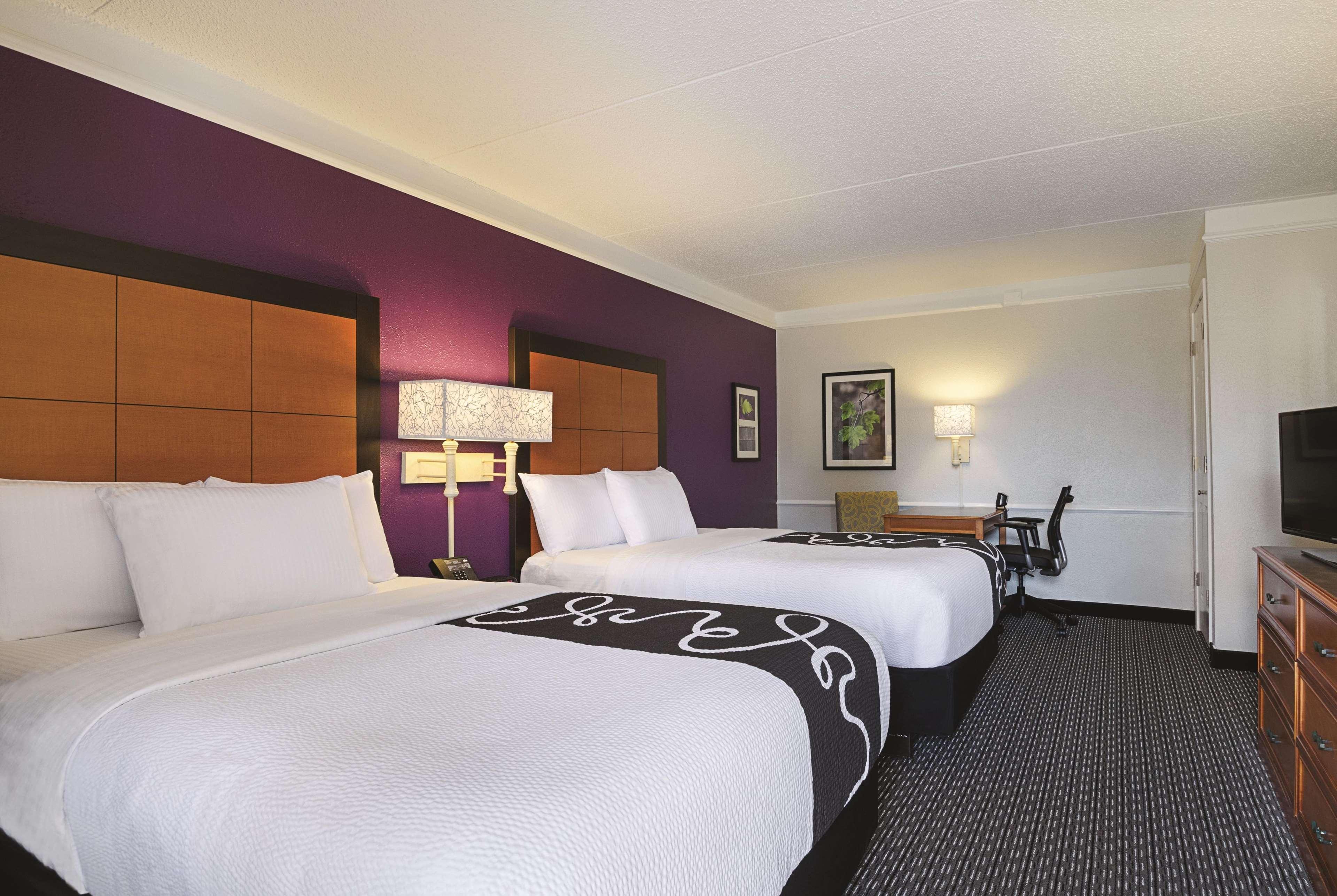 La Quinta Inn & Suites By Wyndham University Area Chapel Hill Durham Exterior photo