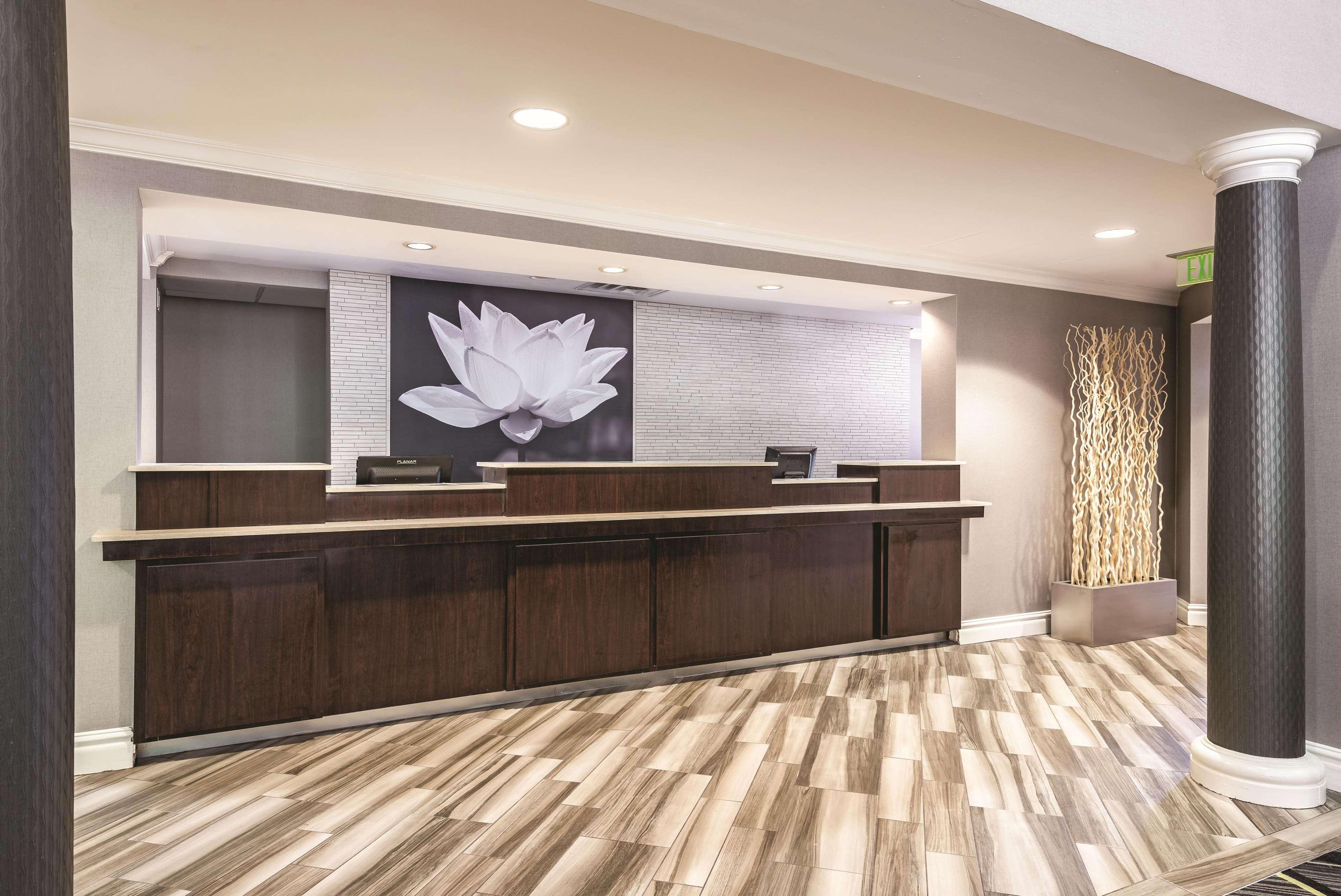 La Quinta Inn & Suites By Wyndham University Area Chapel Hill Durham Exterior photo
