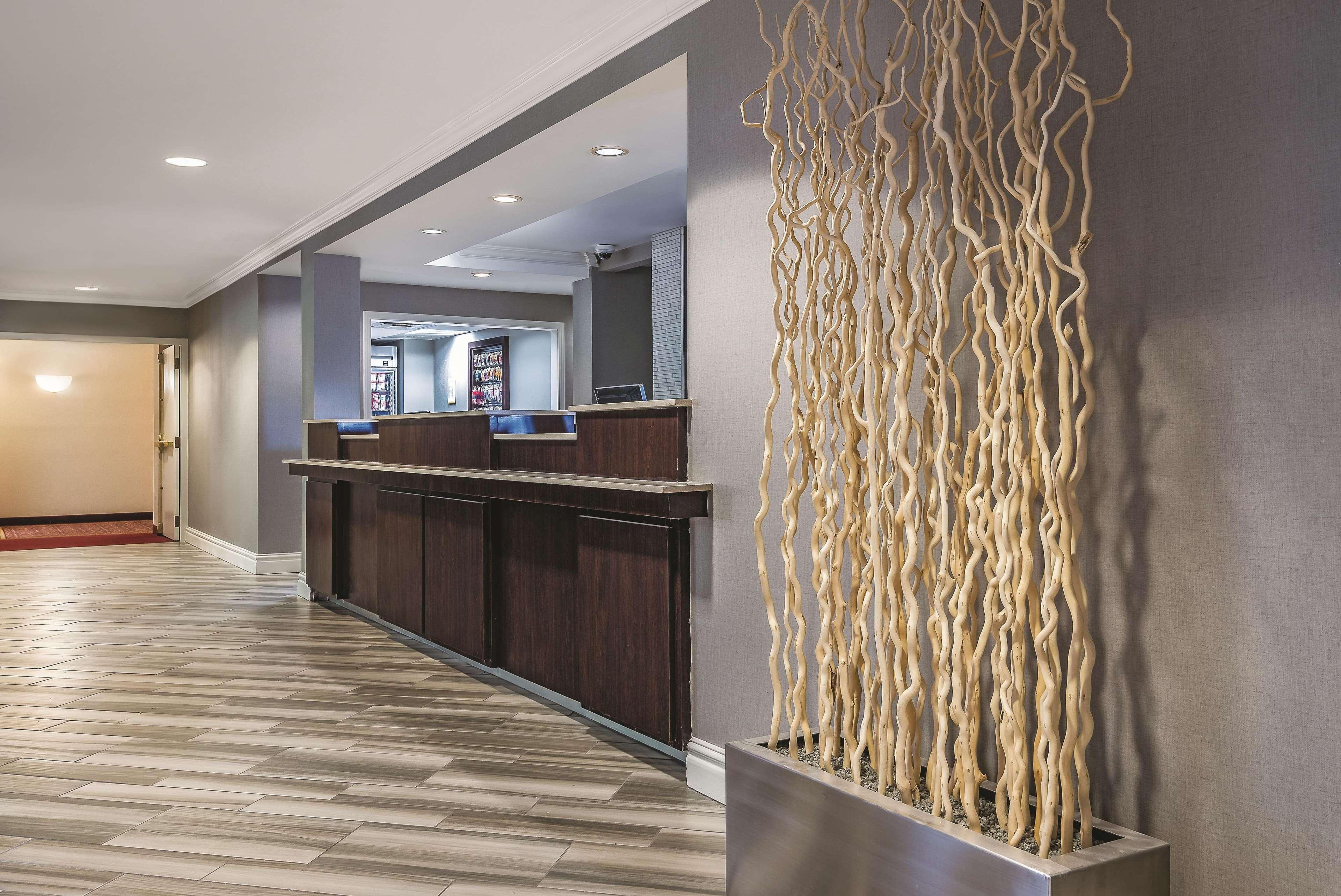 La Quinta Inn & Suites By Wyndham University Area Chapel Hill Durham Exterior photo