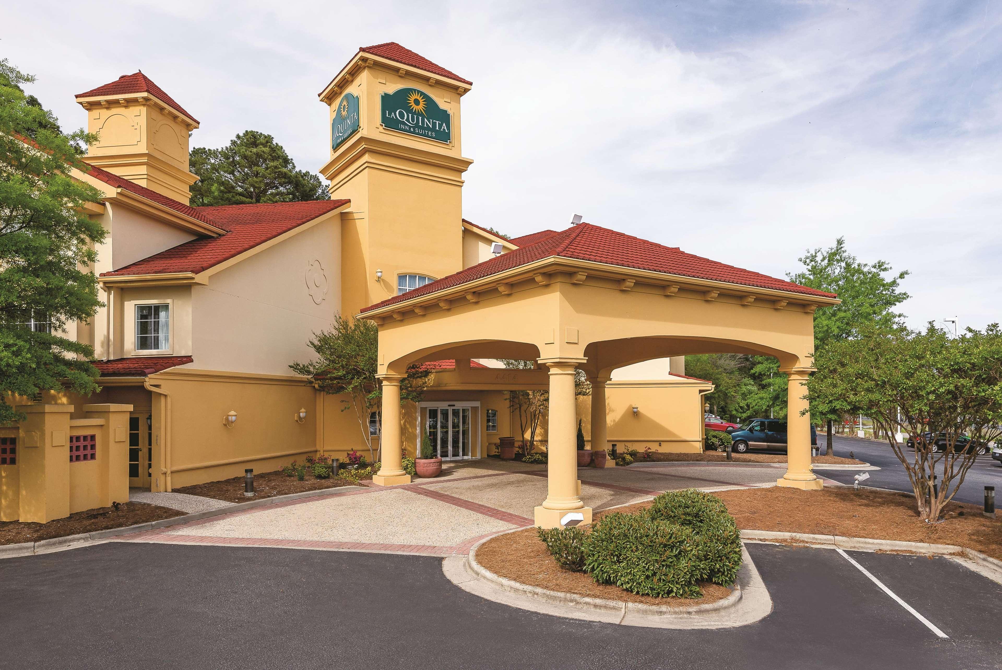 La Quinta Inn & Suites By Wyndham University Area Chapel Hill Durham Exterior photo