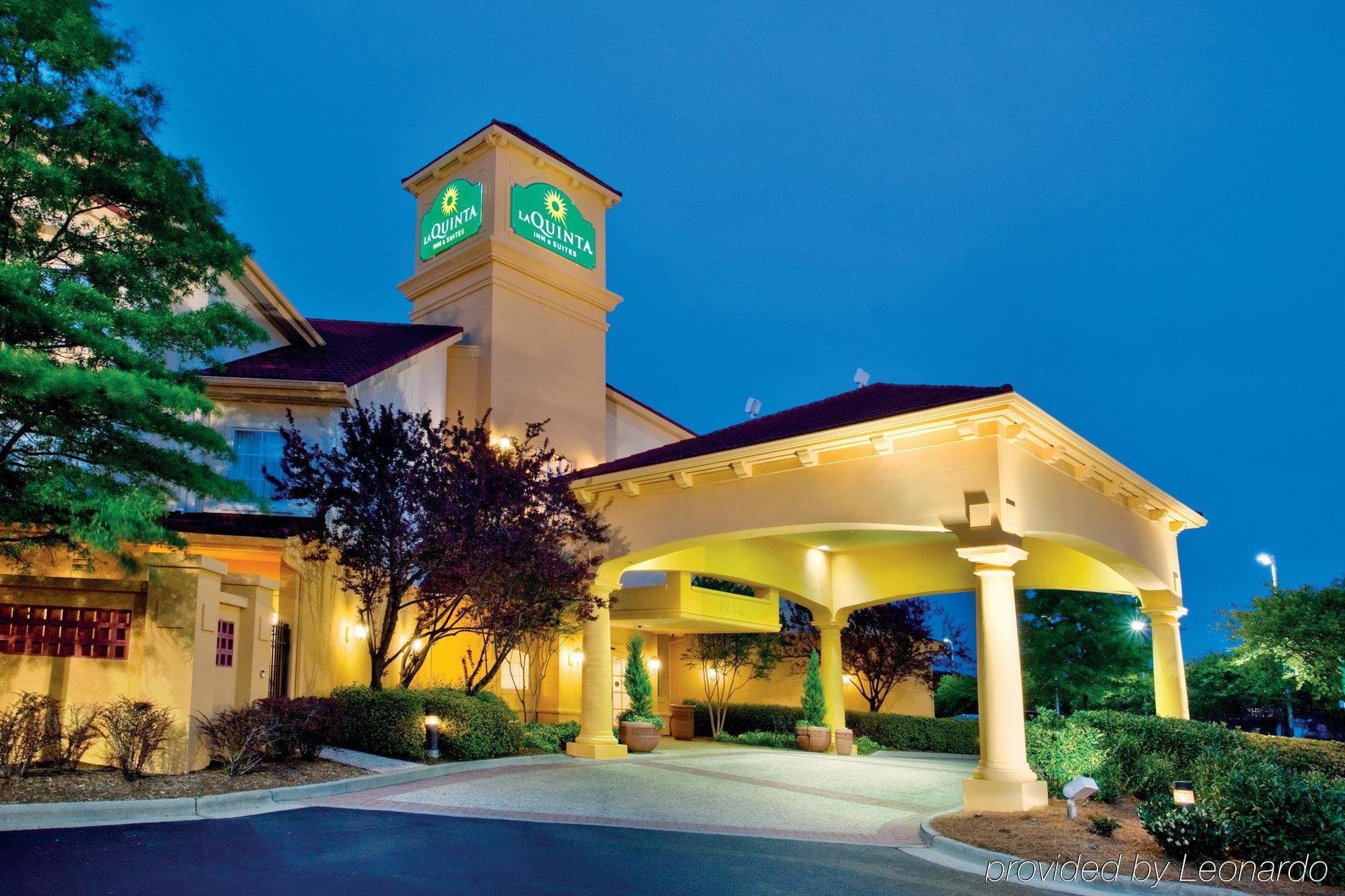 La Quinta Inn & Suites By Wyndham University Area Chapel Hill Durham Exterior photo