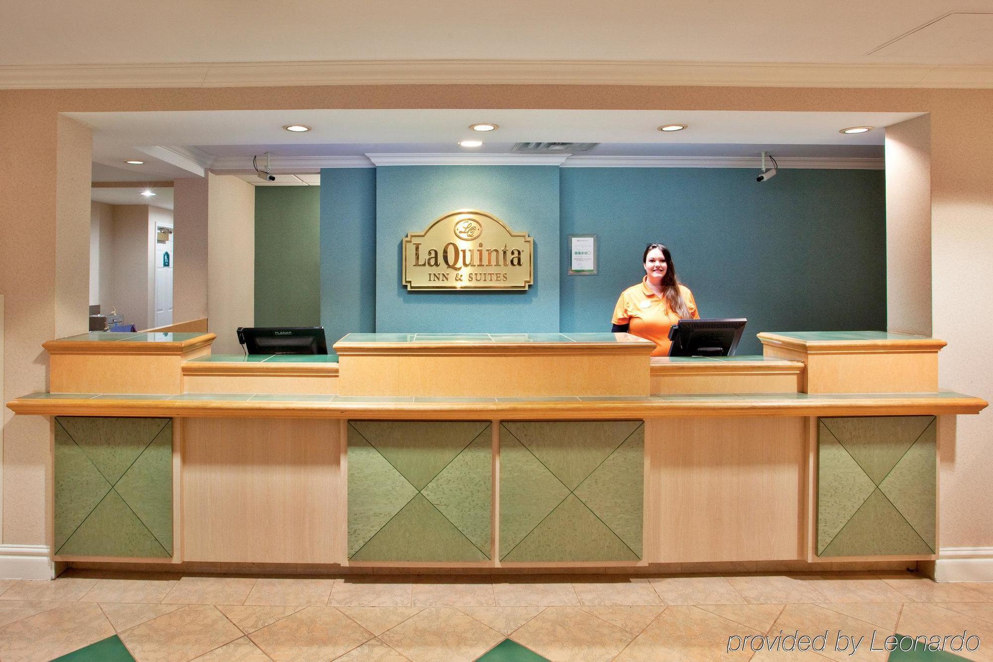 La Quinta Inn & Suites By Wyndham University Area Chapel Hill Durham Exterior photo