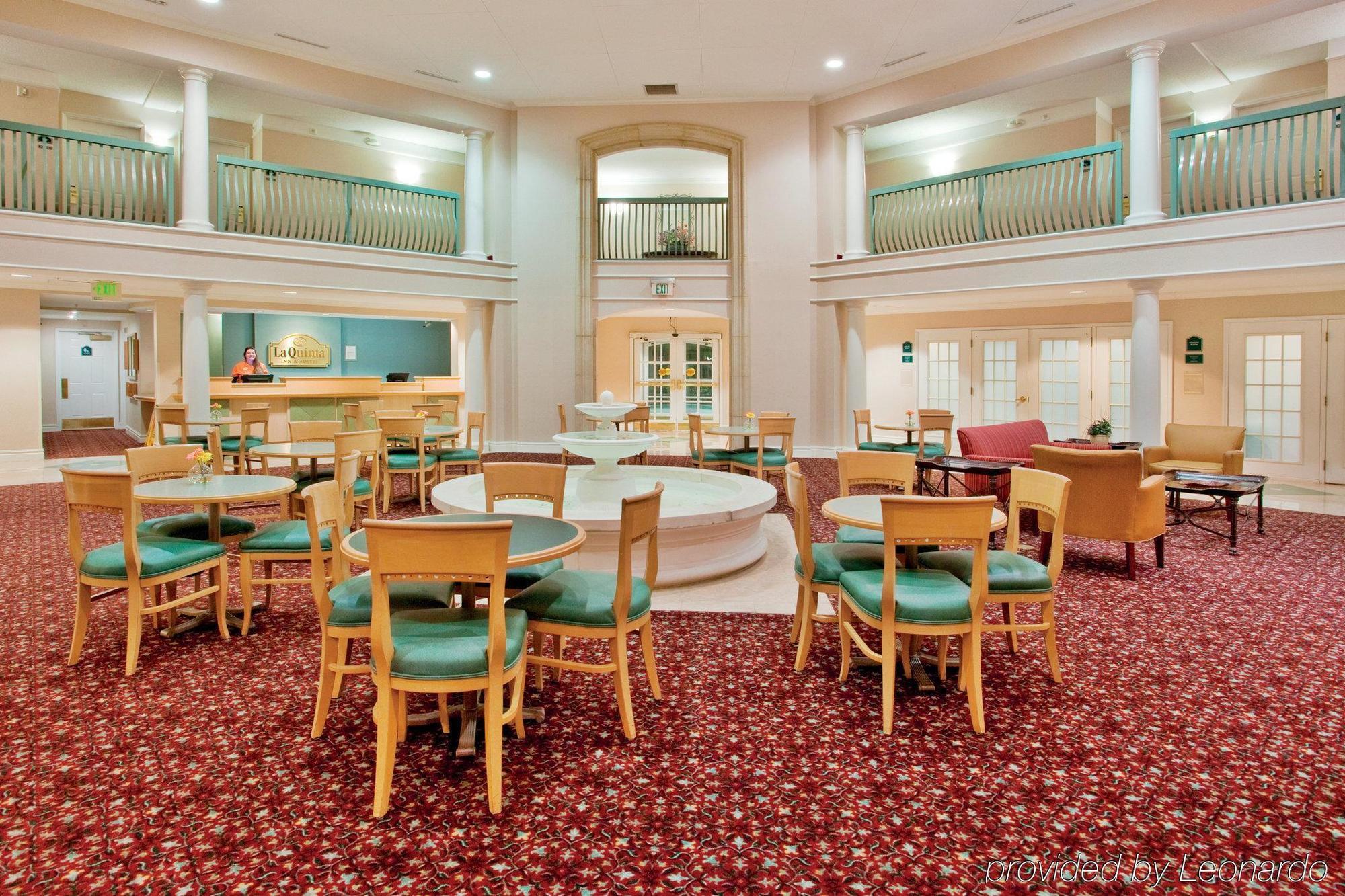 La Quinta Inn & Suites By Wyndham University Area Chapel Hill Durham Exterior photo