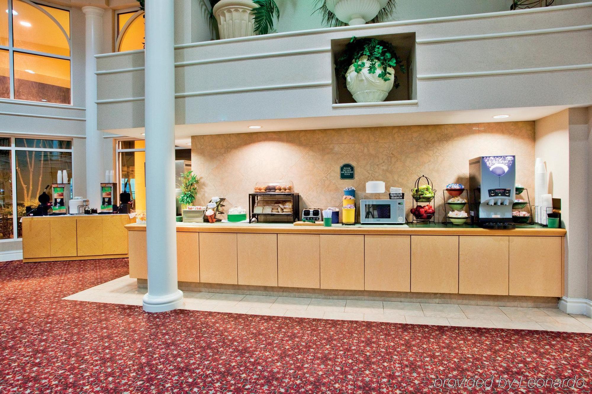 La Quinta Inn & Suites By Wyndham University Area Chapel Hill Durham Exterior photo