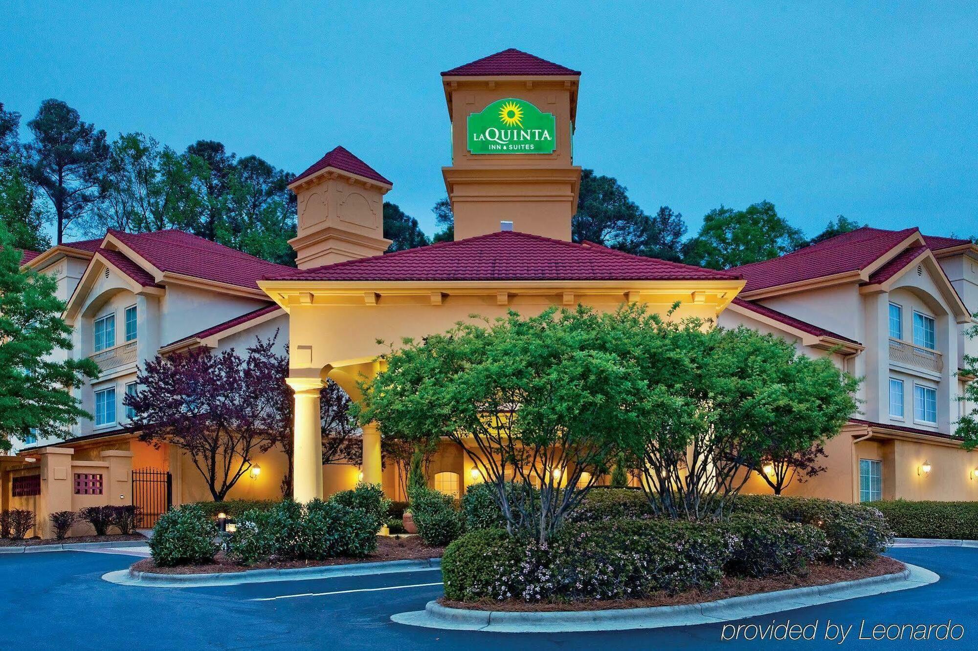 La Quinta Inn & Suites By Wyndham University Area Chapel Hill Durham Exterior photo